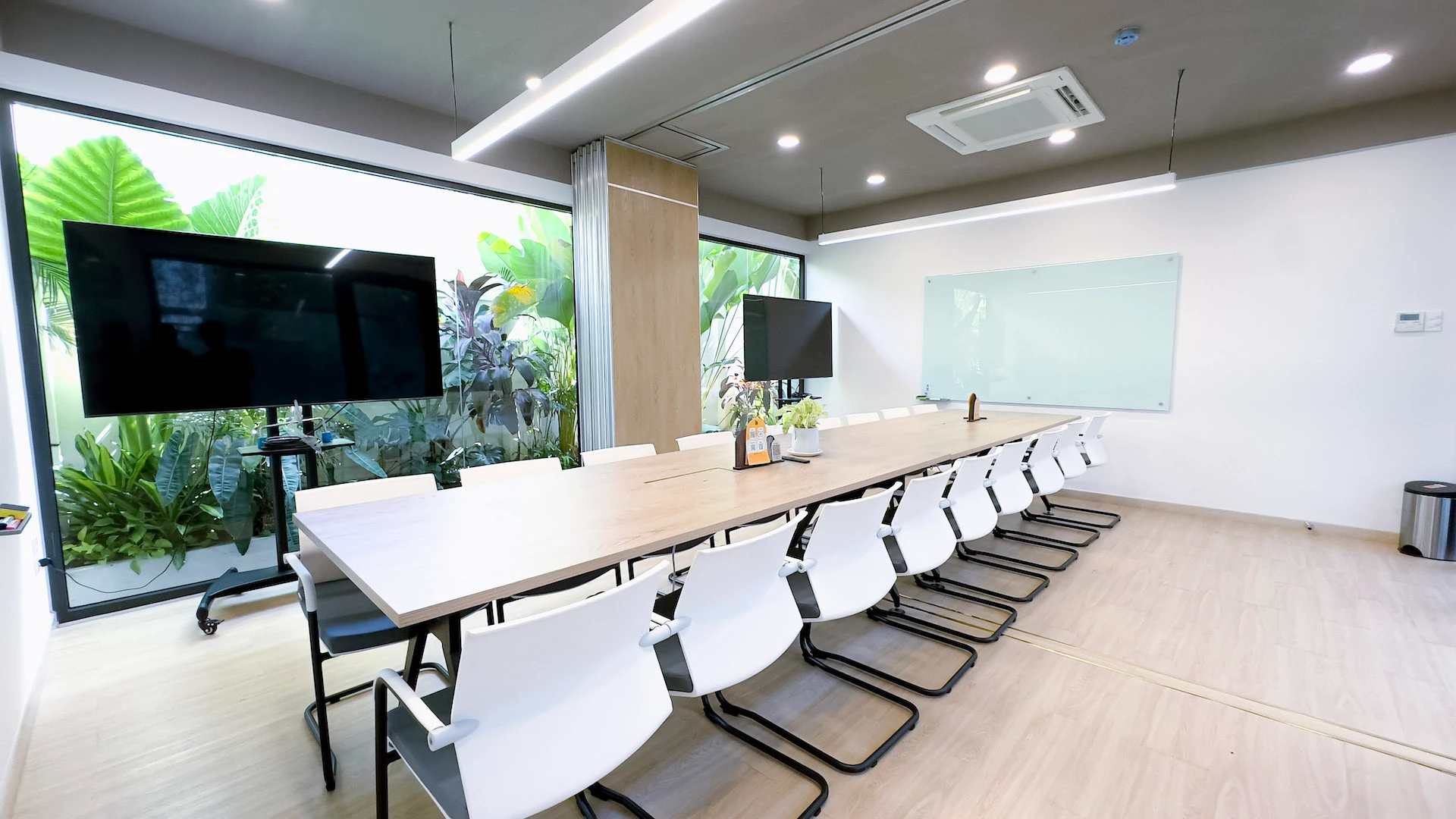 Cho Thuê Phòng Họp Phường Bến Thành Giá Rẻ & Chuyên Nghiệp 5 dich vu phong hop tini coworking