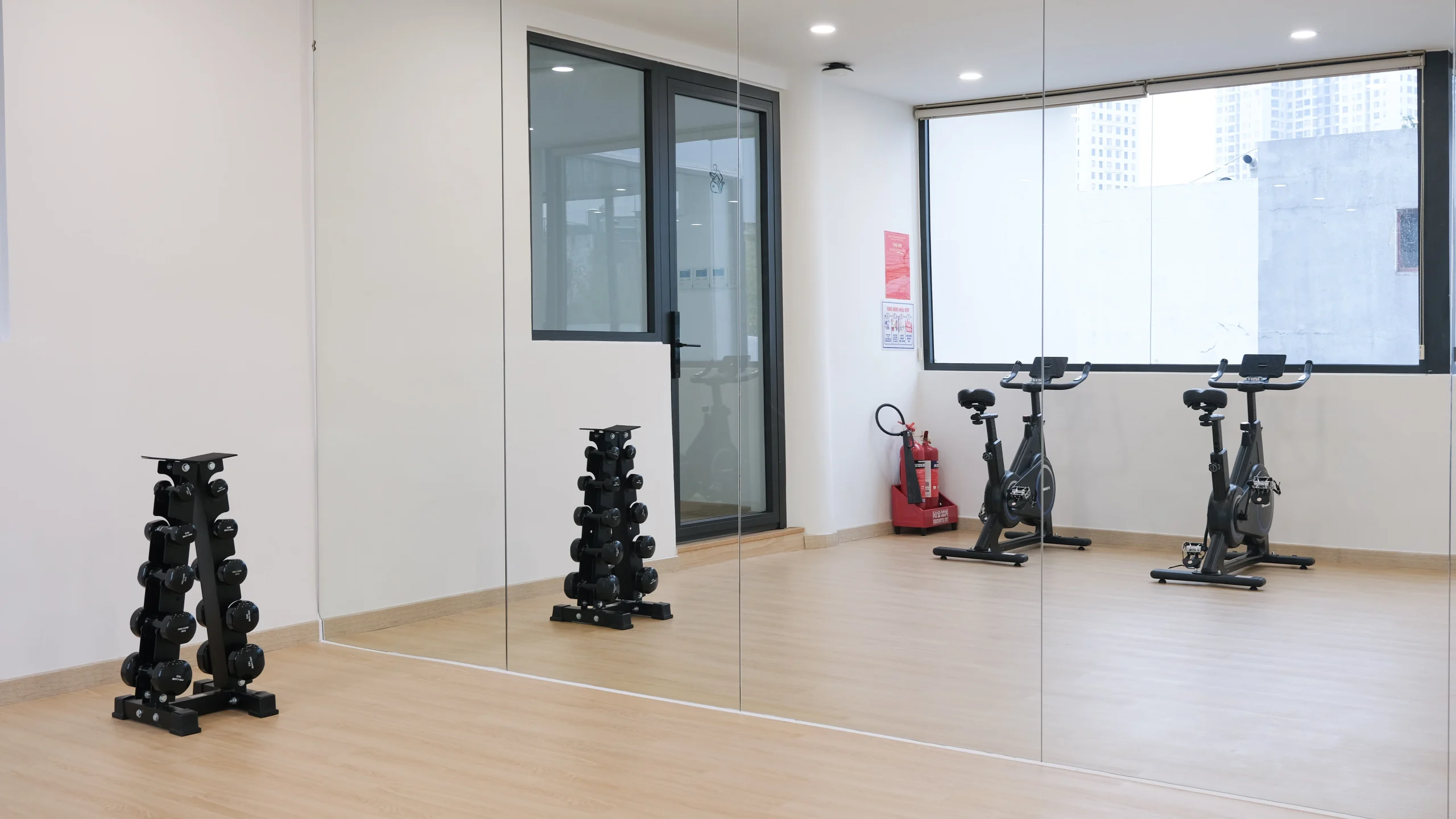 Cho Thuê Văn Phòng Riêng Trọn Gói Giá Rẻ TPHCM 6 phong gym tini coworking 8 scaled